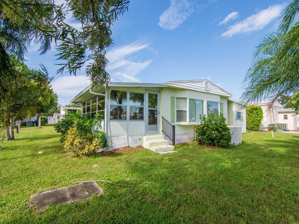 7 La Paloma Lane, Port St. Lucie FL 34952