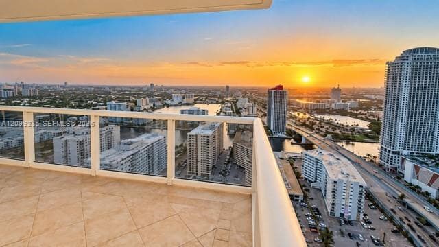 1830 S Ocean Dr # 3708, Hallandale Beach FL 33009