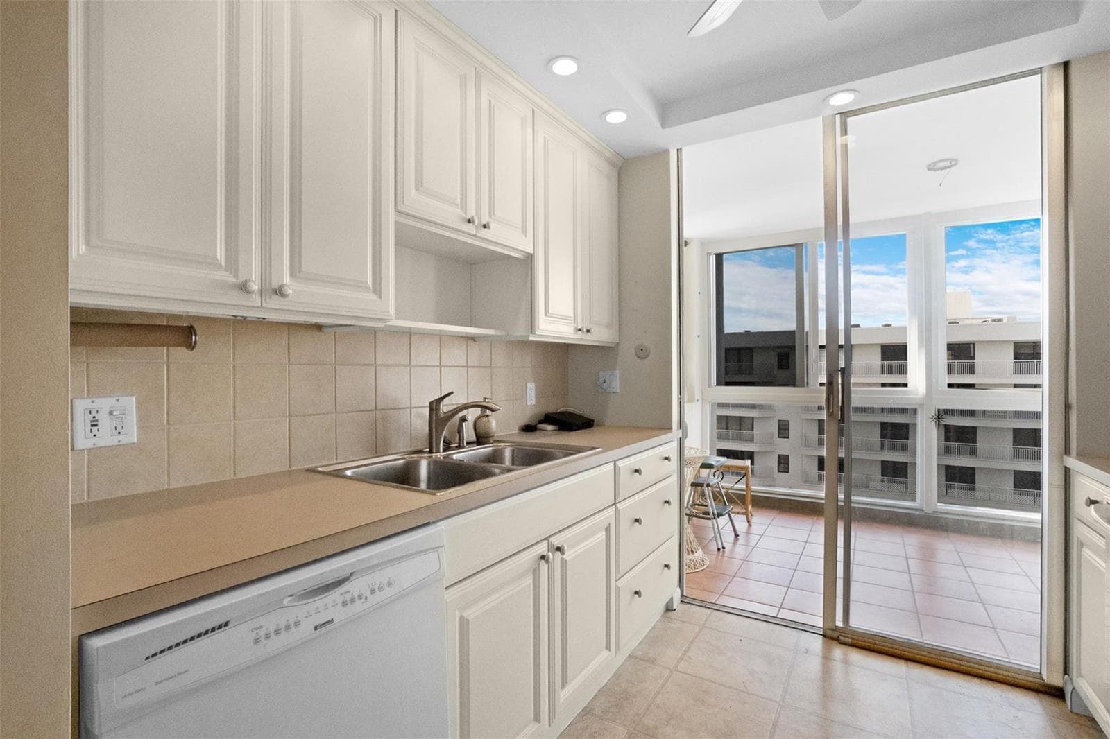 3100 NE 49TH Street # 1105, Fort Lauderdale FL 33308