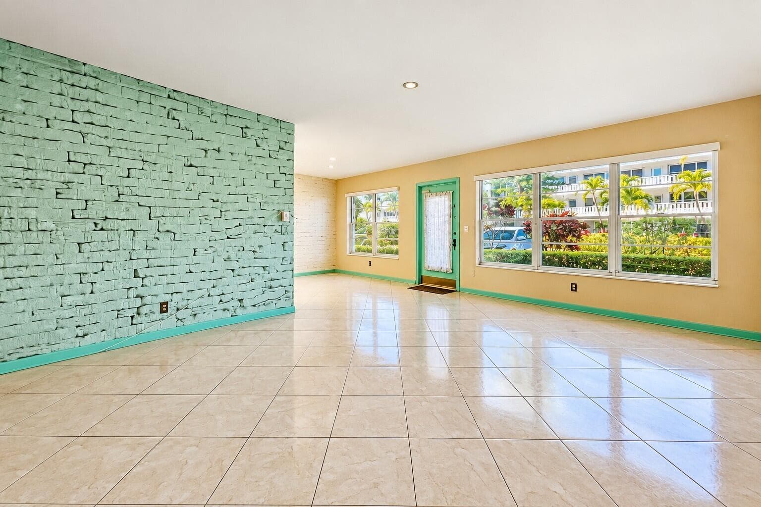 110 WELLINGTON B, West Palm Beach FL 33417