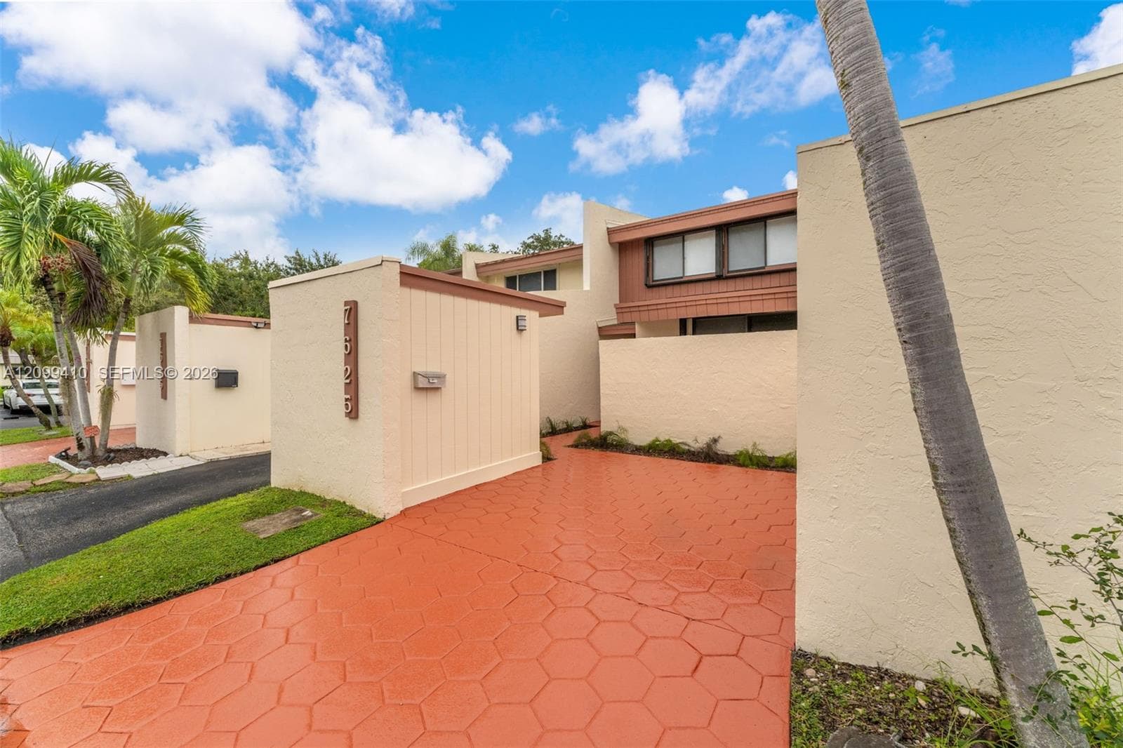7625 SW 106th Ave, Miami FL 33173