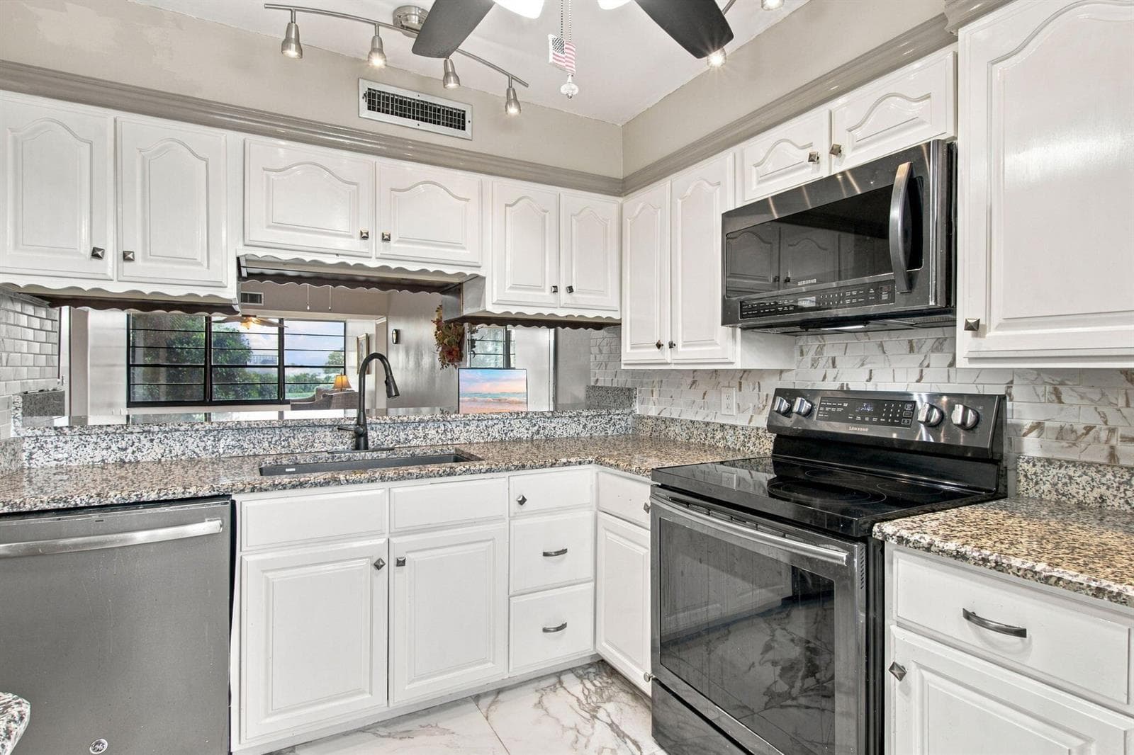 1502 WHITEHALL Drive # 305, Davie FL 33324