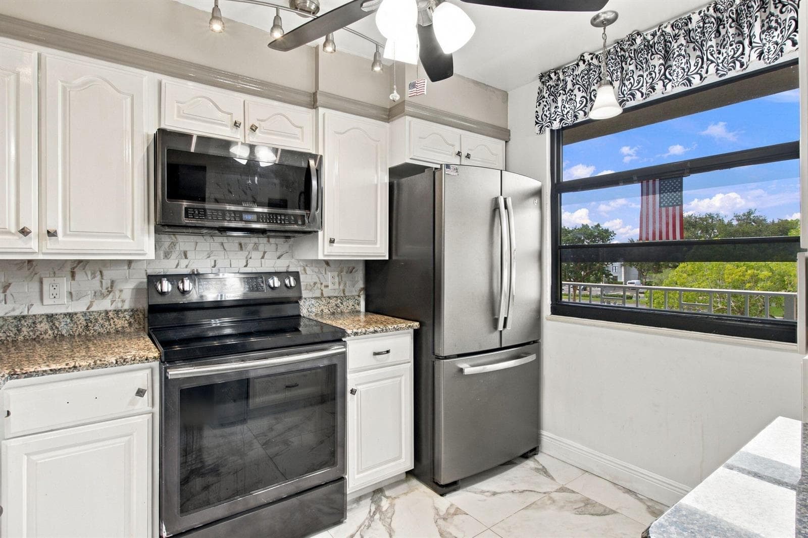 1502 WHITEHALL Drive # 305, Davie FL 33324