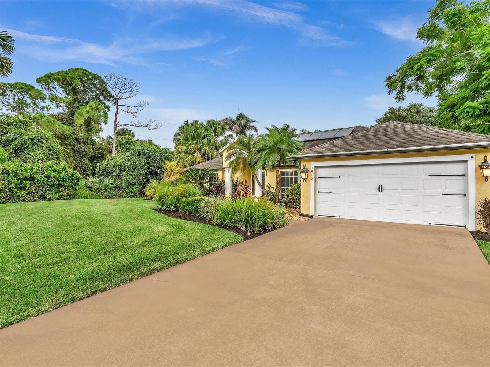 1918 SW BELLEVUE Avenue, Port St. Lucie FL 34953