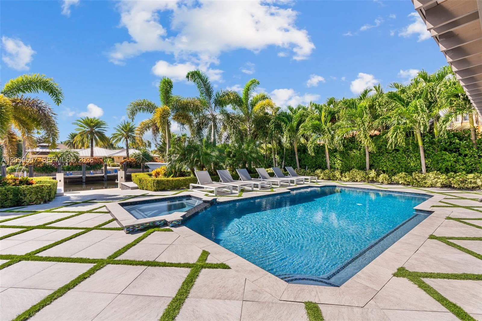 2336 NE 27th St, Lighthouse Point FL 33064
