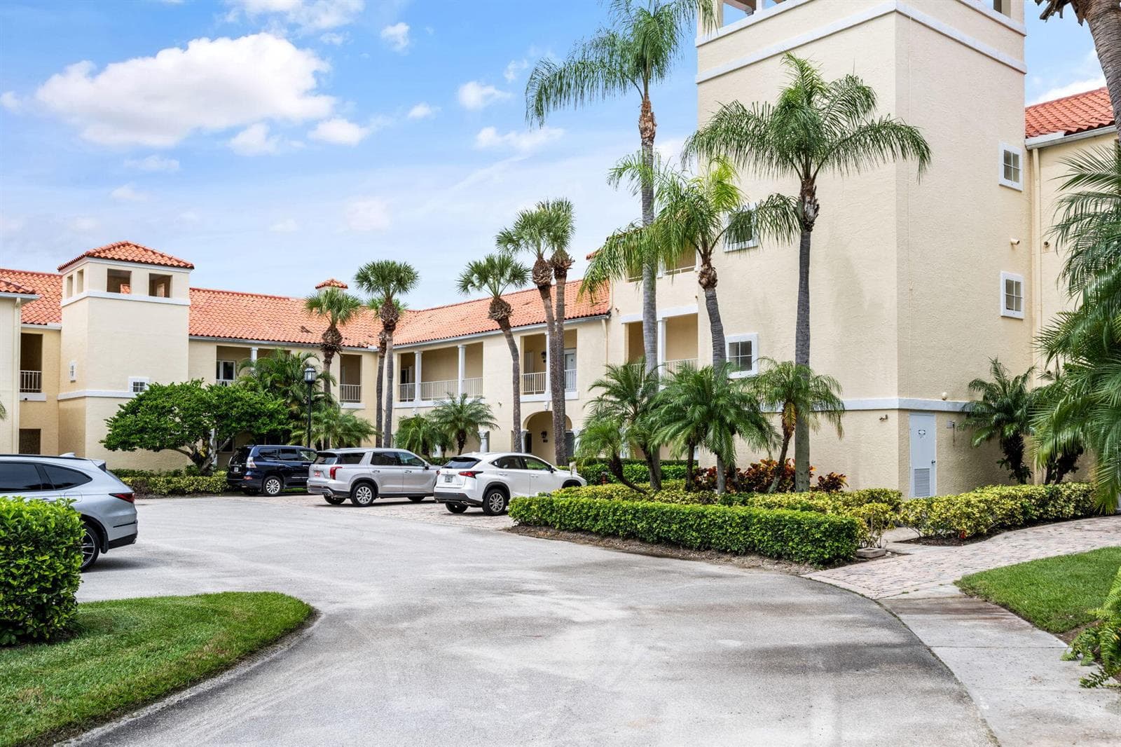 5040 HARMONY Circle # 203, Vero Beach FL 32967