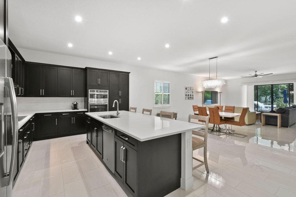 2948 GIN BERRY Way, West Palm Beach FL 33401