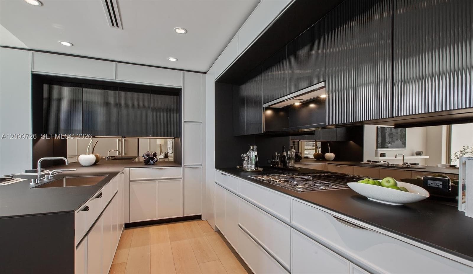 300 Collins Ave, Miami Beach FL 33139