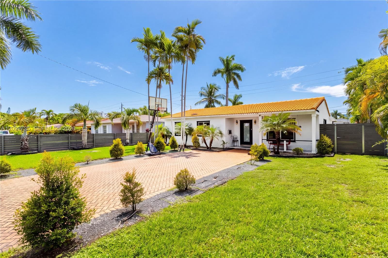 1008 Moffett St, Hallandale Beach FL 33009