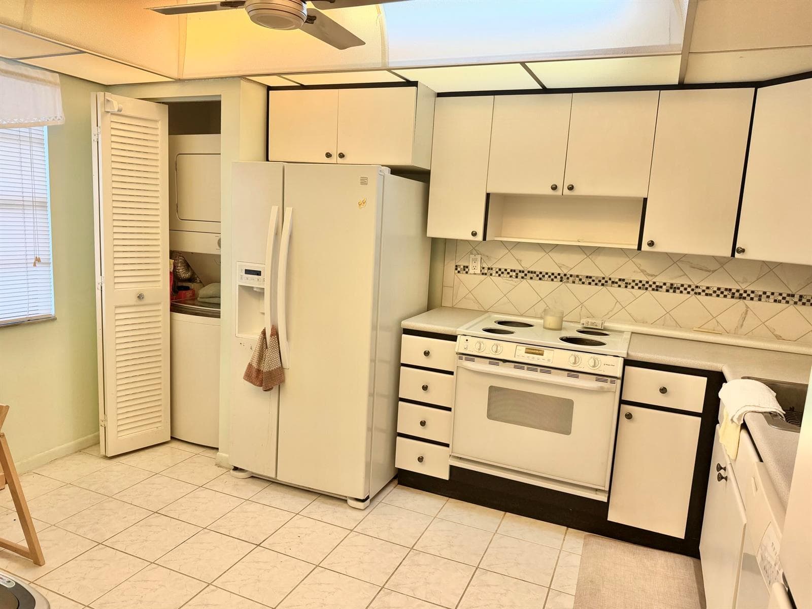 1101 COLONY POINT Circle # 220, Pembroke Pines FL 33026