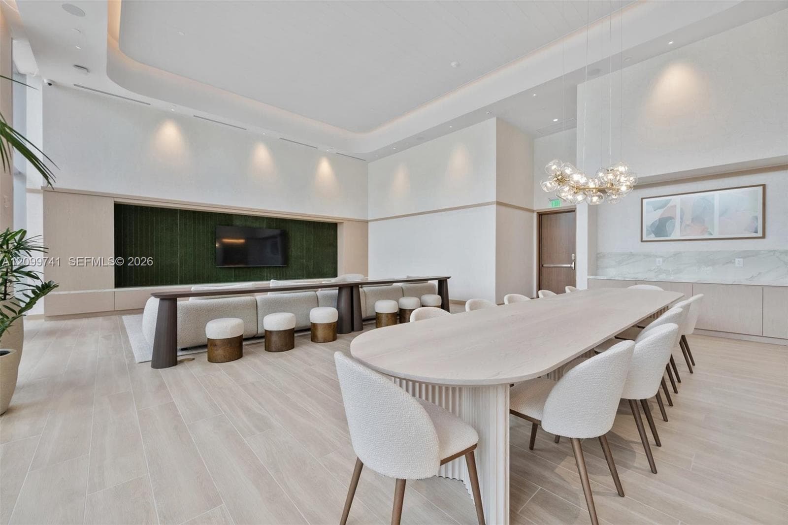 2411 Laguna Circle # 2211, Miami FL 33180