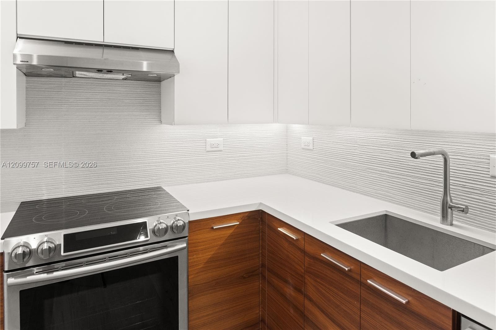 5555 Collins Ave # 17J, Miami Beach FL 33140