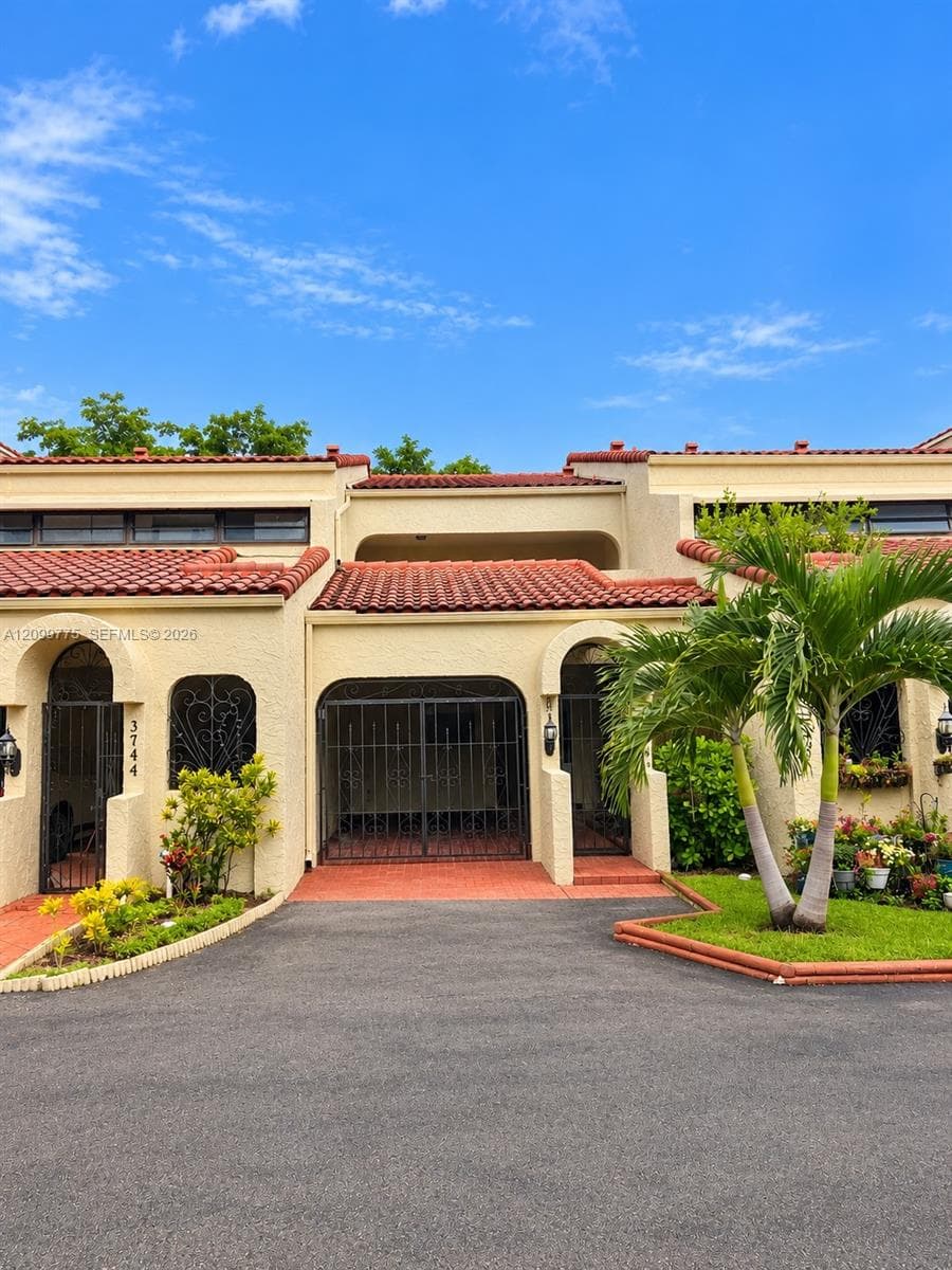 3746 Estepona Ave, Doral FL 33178
