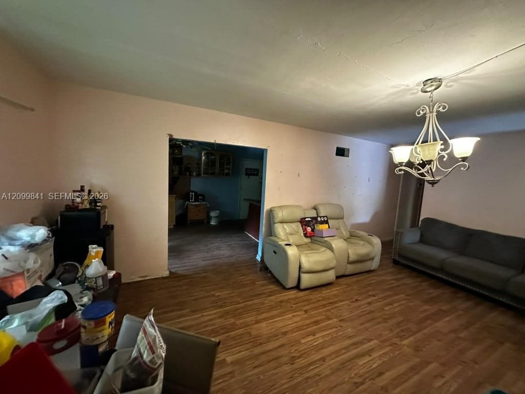 2299 NW 90th St, Miami FL 33147