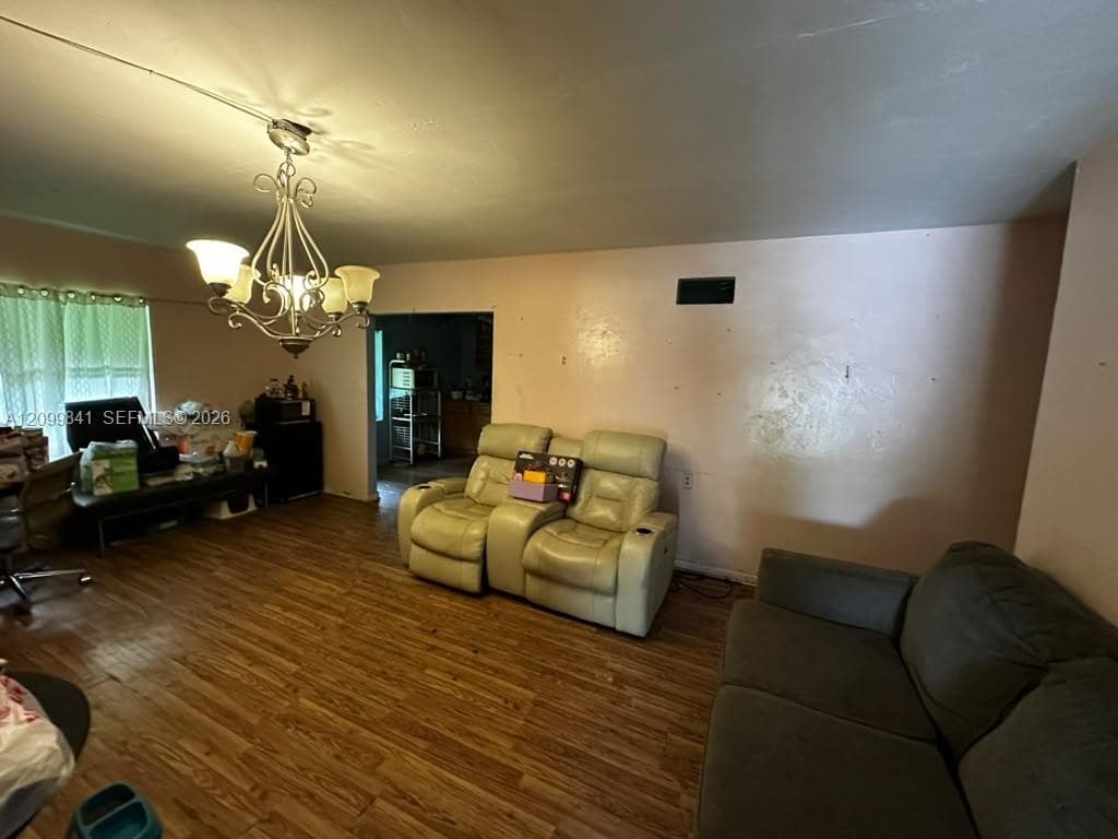 2299 NW 90th St, Miami FL 33147