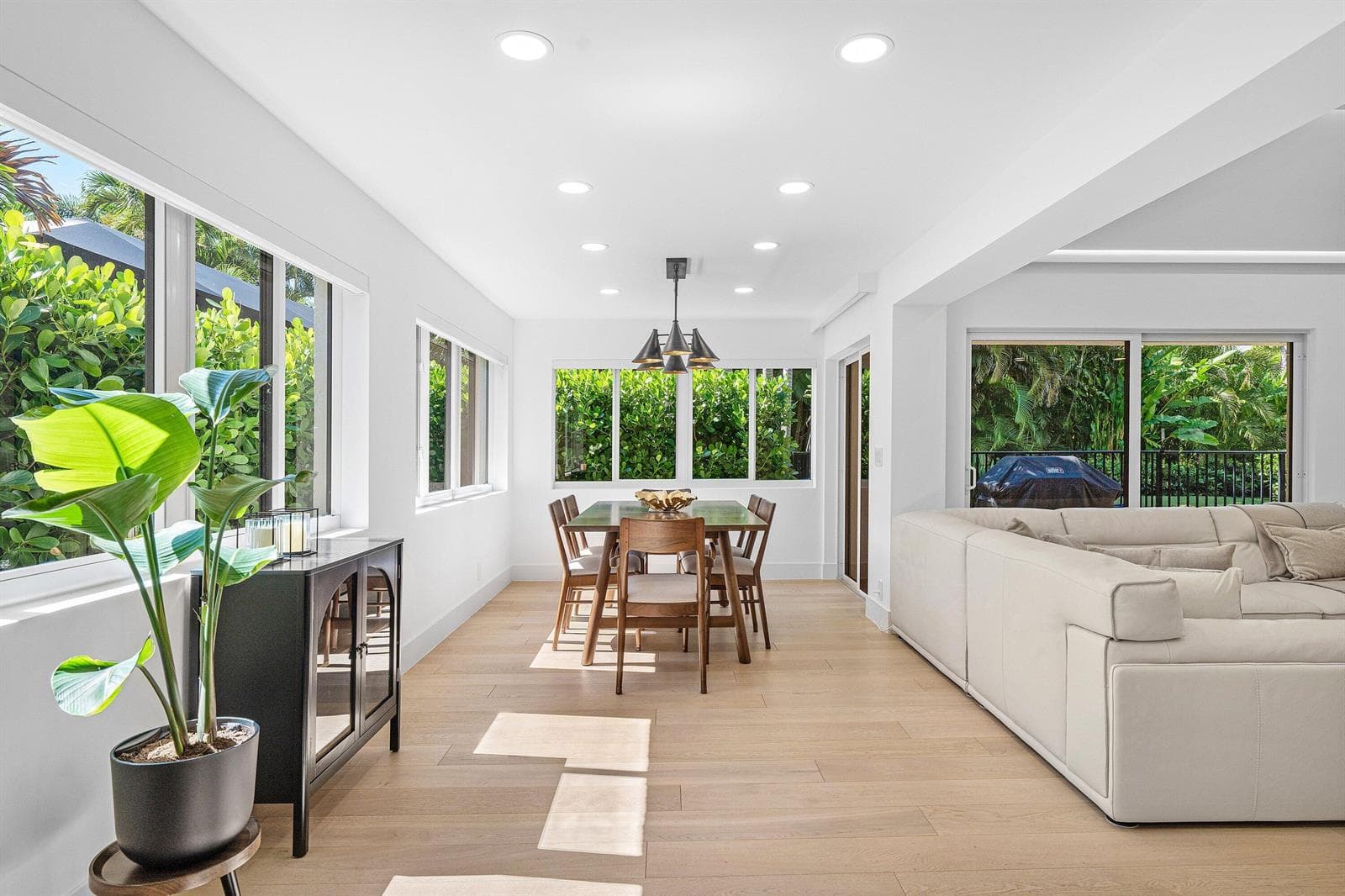 16 Little Pond Road, Manalapan FL 33462