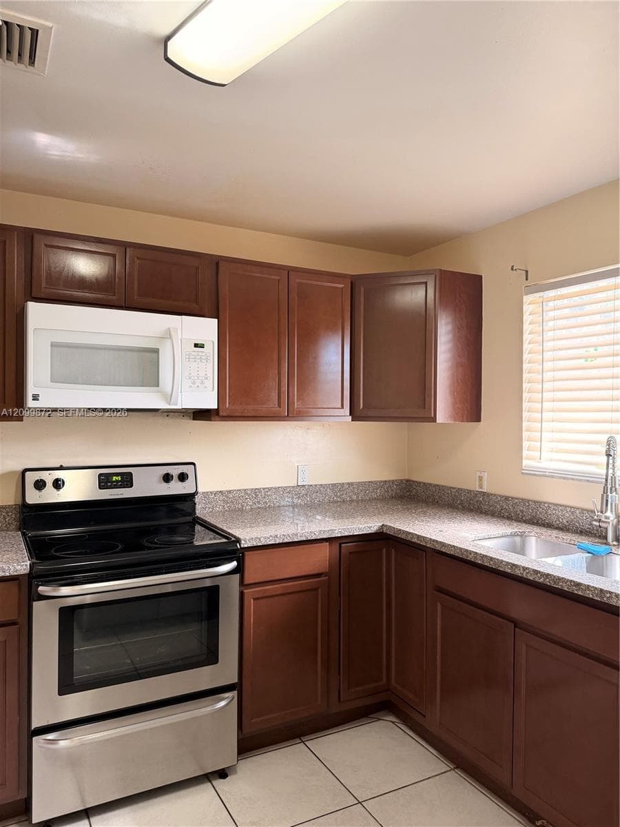 1209 Sussex Dr, North Lauderdale FL 33068