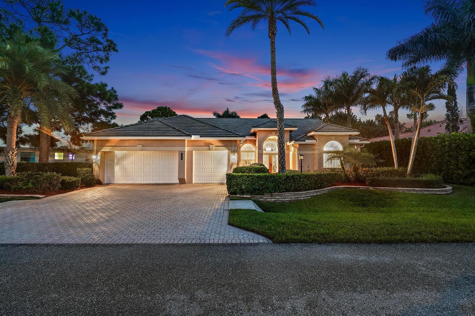 8954 SE WATER OAK Place, Jupiter FL 33469