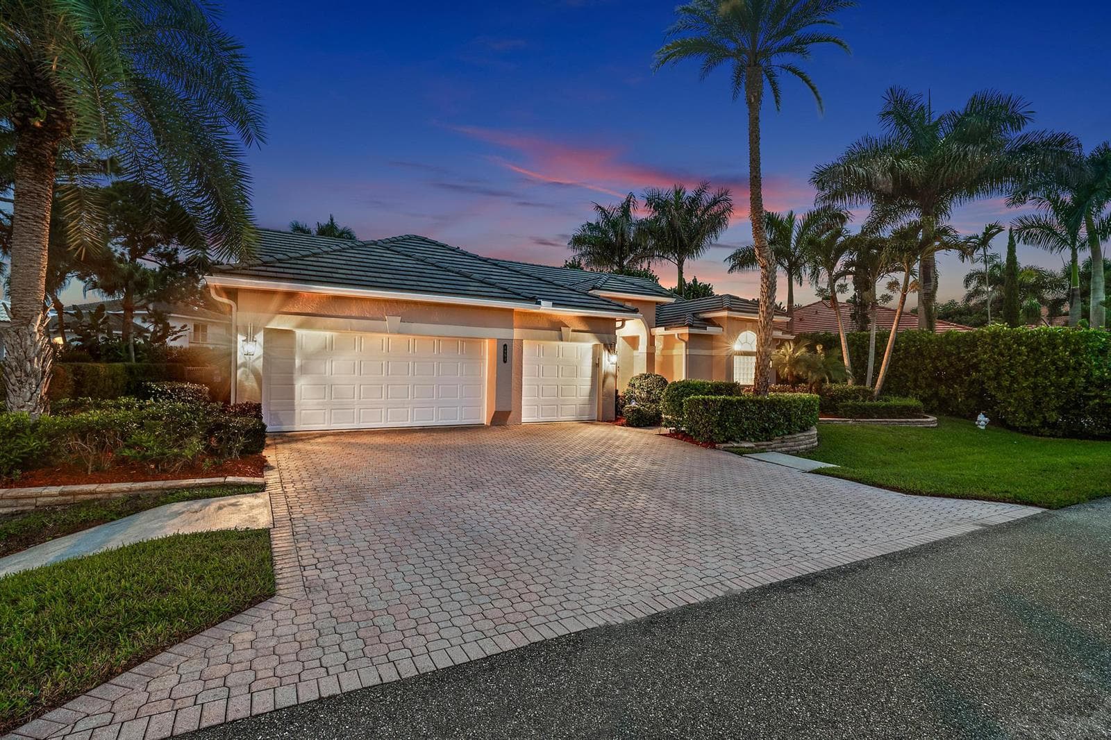 8954 SE WATER OAK Place, Jupiter FL 33469