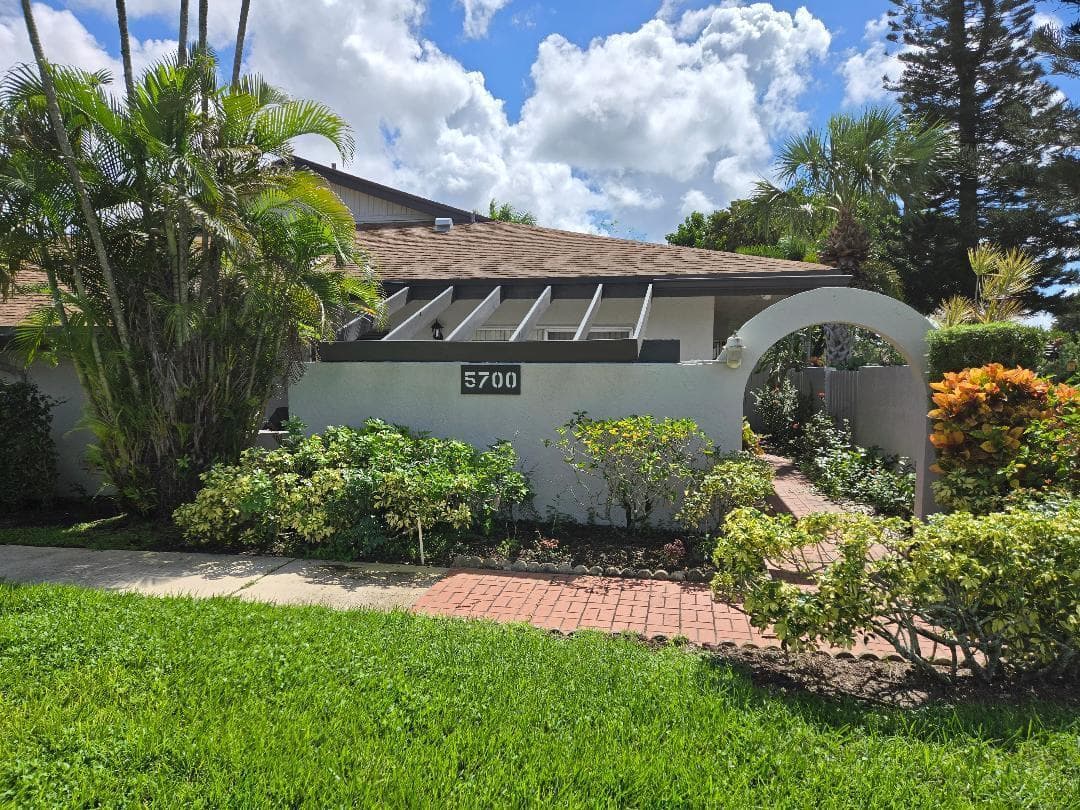 5700 Queen Palm Court # B, Delray Beach FL 33484