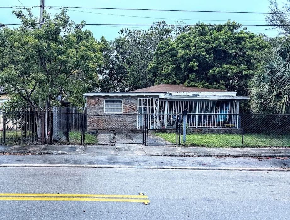 1085 NW 25th St, Miami FL 33127