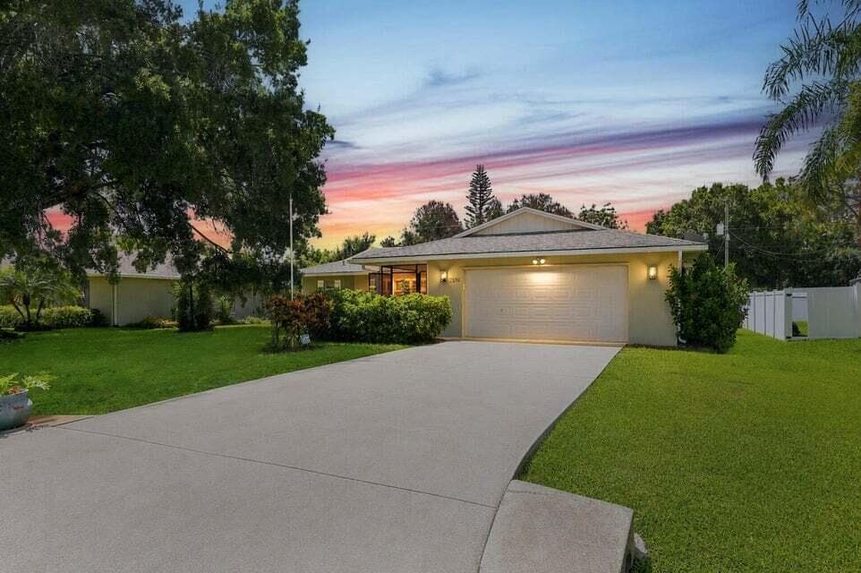 2526 SE VICTORY Avenue, Port St. Lucie FL 34952