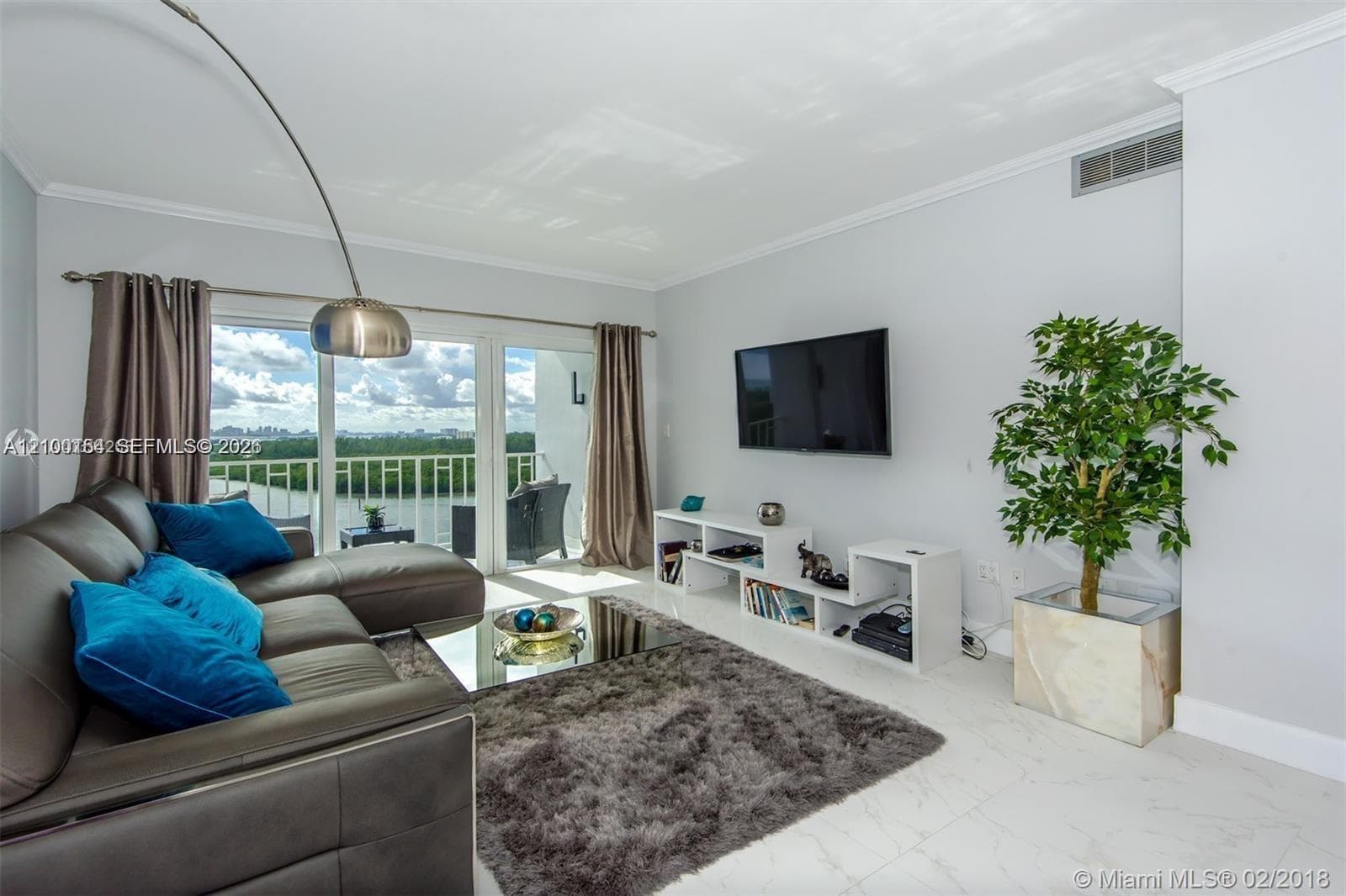 300 Bayview Dr # 1102, Sunny Isles Beach FL 33160