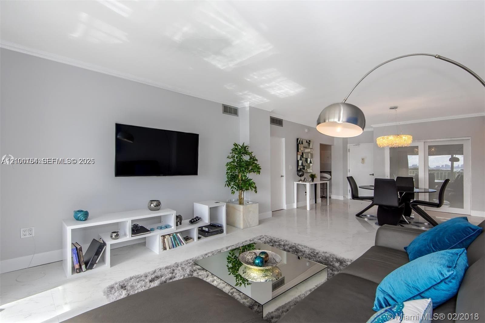 300 Bayview Dr # 1102, Sunny Isles Beach FL 33160