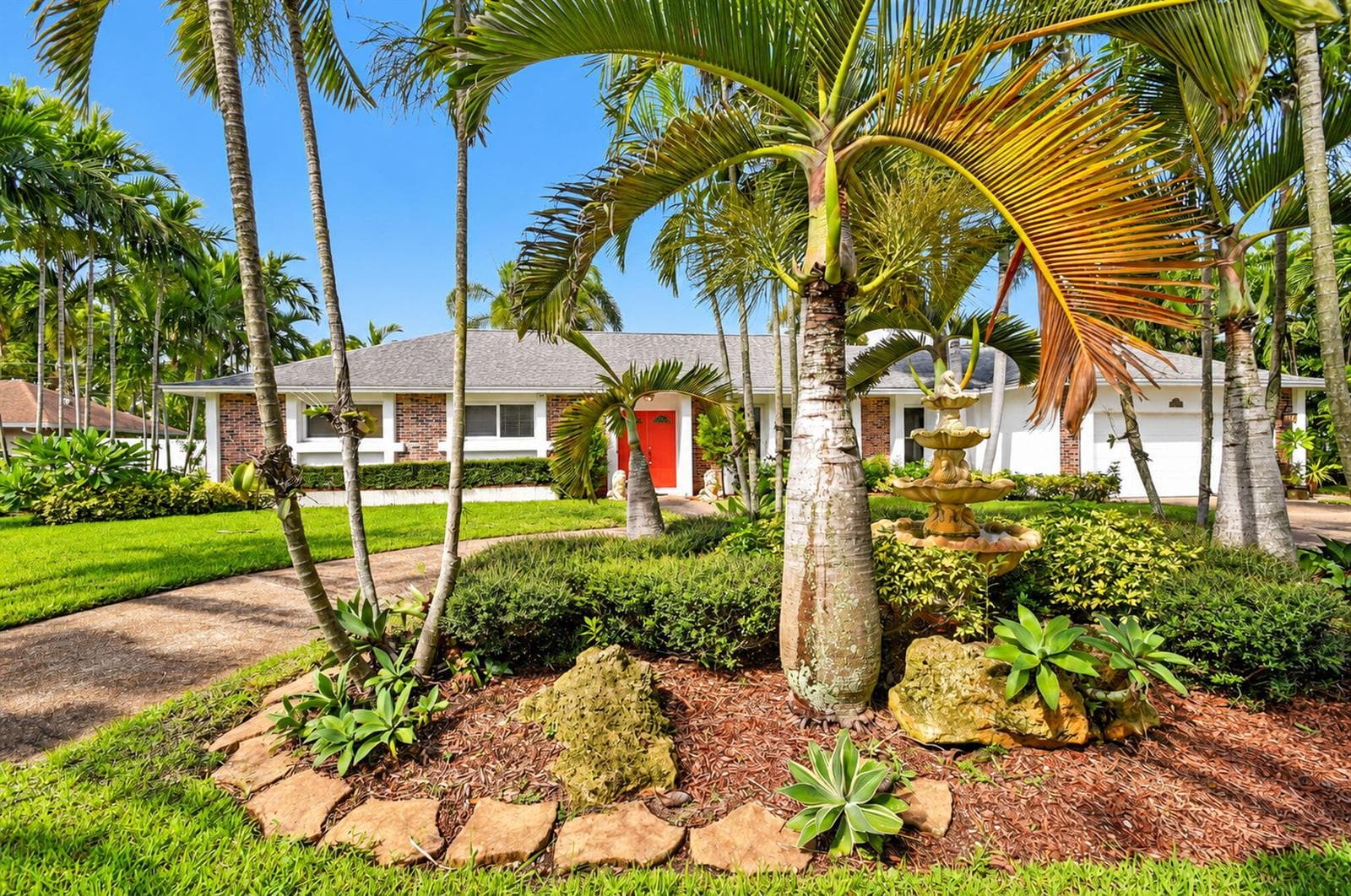 8 Bell Lane, West Palm Beach FL 33406