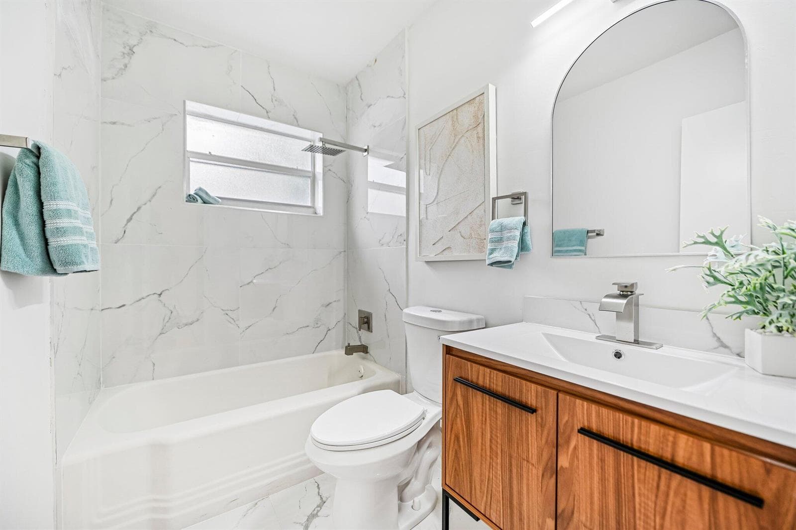 285 NE 165TH Street, Miami FL 33162