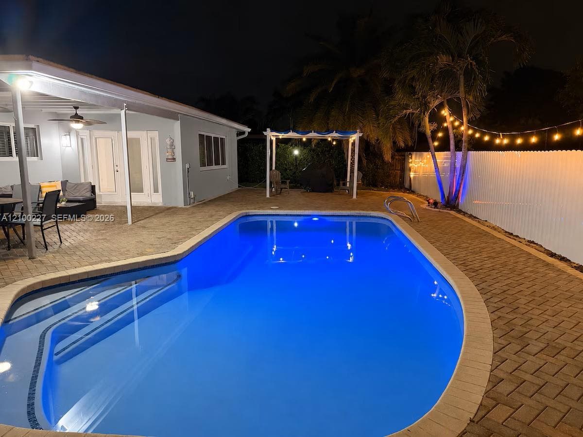 10911 Taft St, Pembroke Pines FL 33026