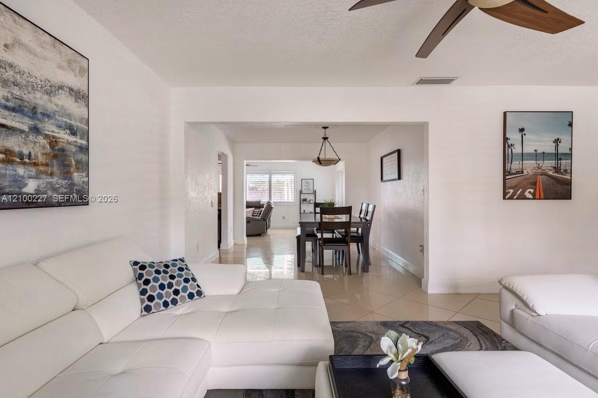 10911 Taft St, Pembroke Pines FL 33026