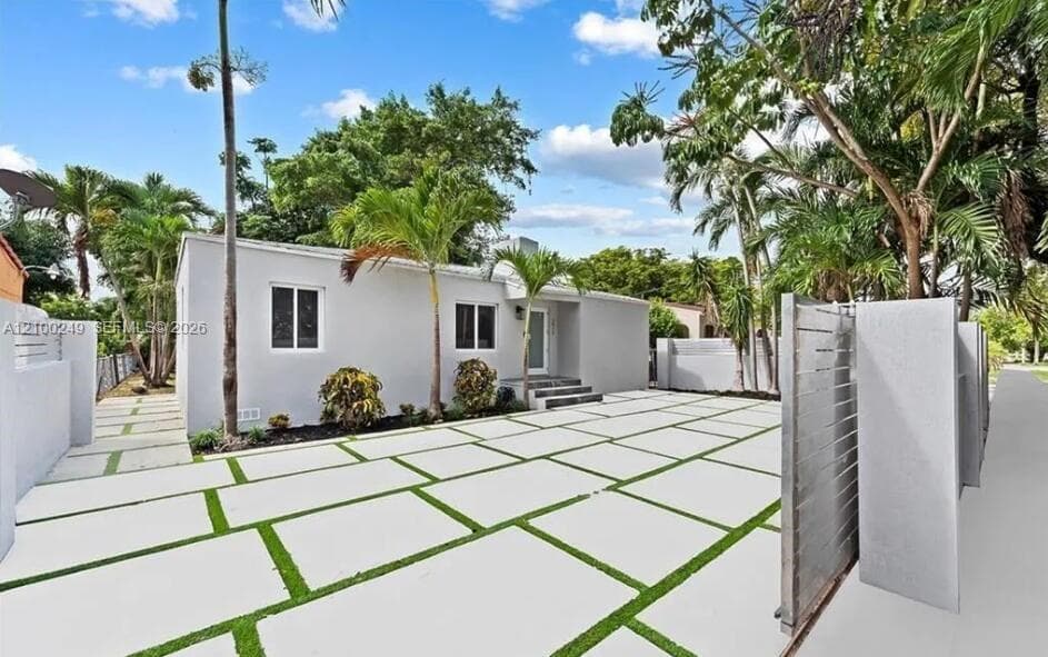 2810 SW 12th St, Miami FL 33135