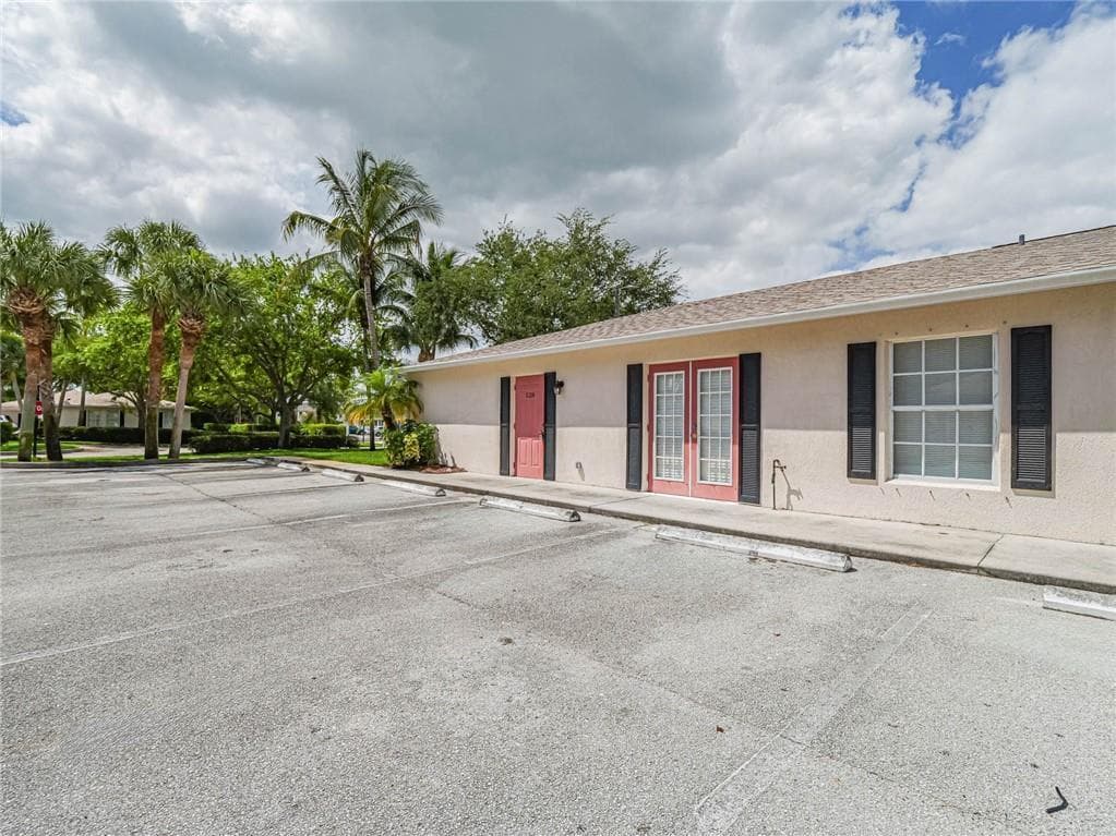 528 13th Place # 528, Vero Beach FL 32960
