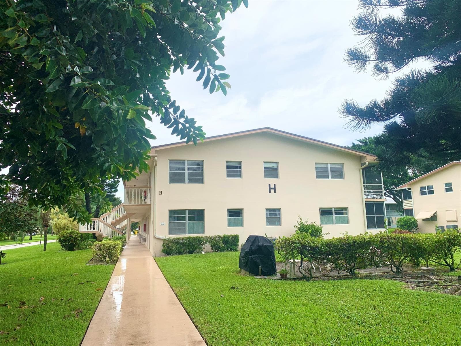 185 Canterbury H, West Palm Beach FL 33417