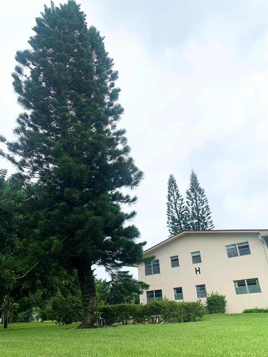 185 Canterbury H, West Palm Beach FL 33417