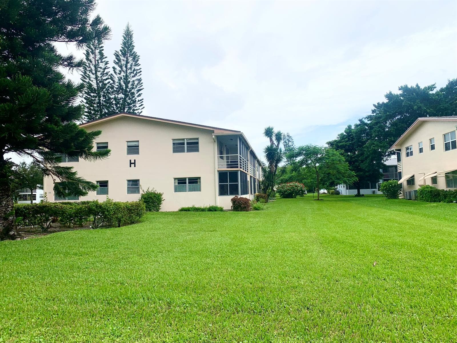 185 Canterbury H, West Palm Beach FL 33417
