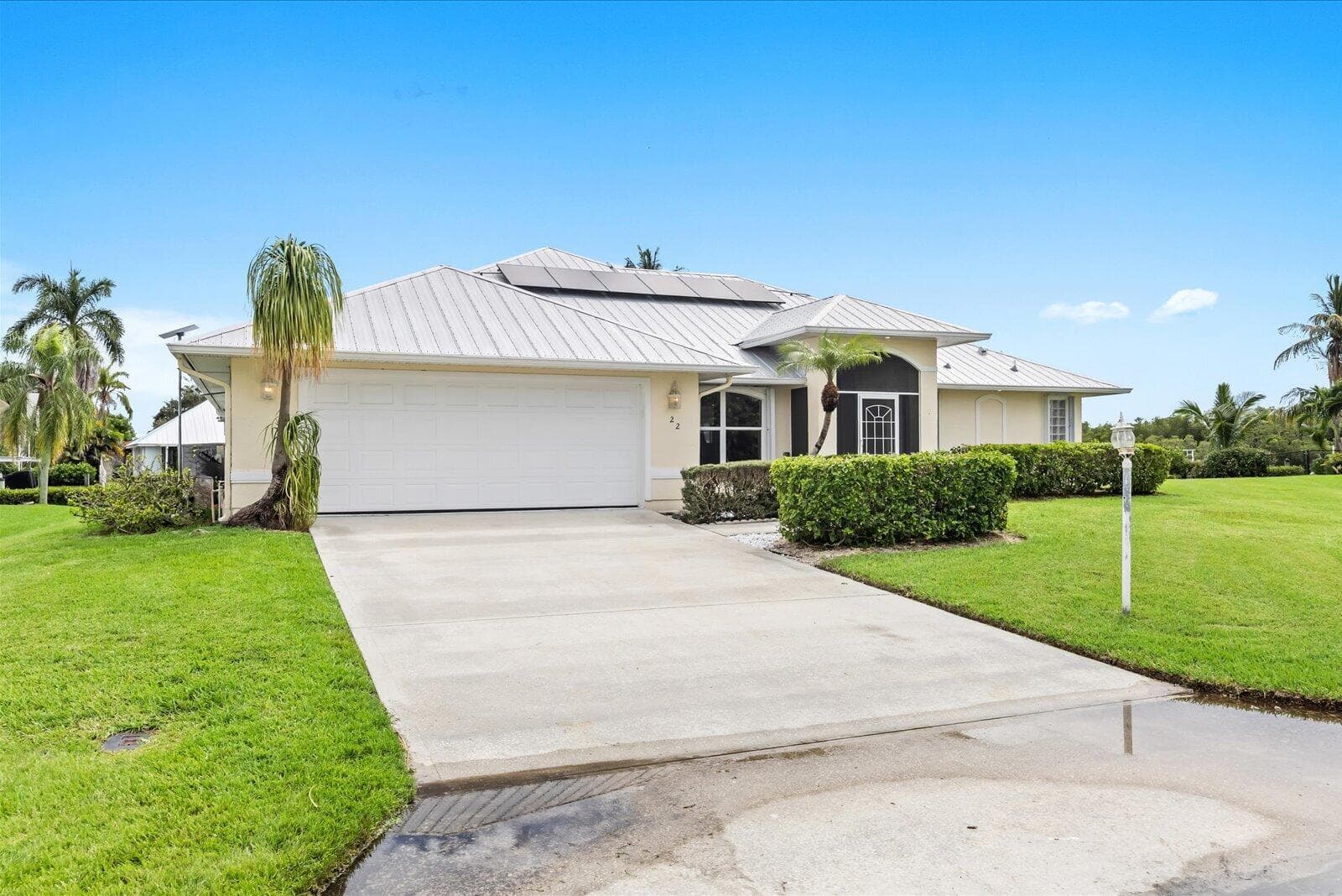 122 Queen Frederika Court, Hutchinson Island FL 34949