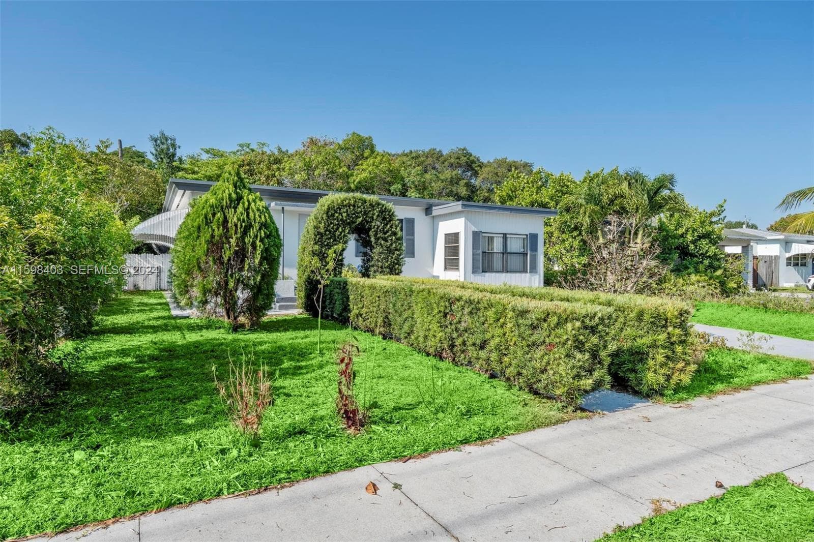 1501 N 18TH Avenue N, FL 33460