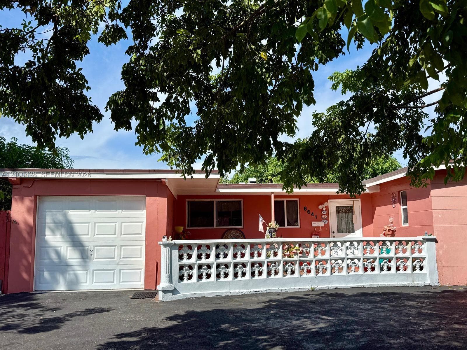 6641 SW 5th St, Pembroke Pines FL 33023