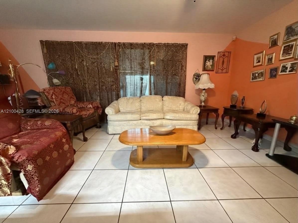 6641 SW 5th St, Pembroke Pines FL 33023