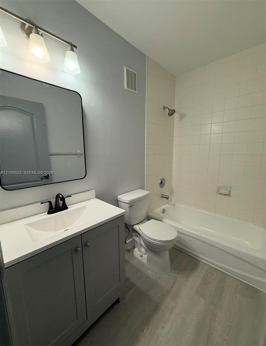 17800 NW 73rd Ave # 21, Hialeah FL 33015