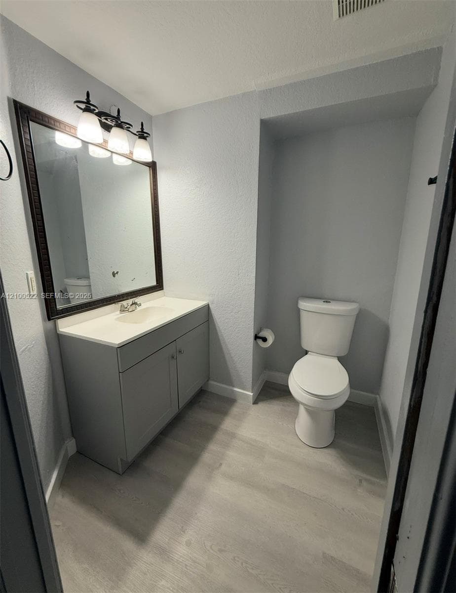 17800 NW 73rd Ave # 21, Hialeah FL 33015