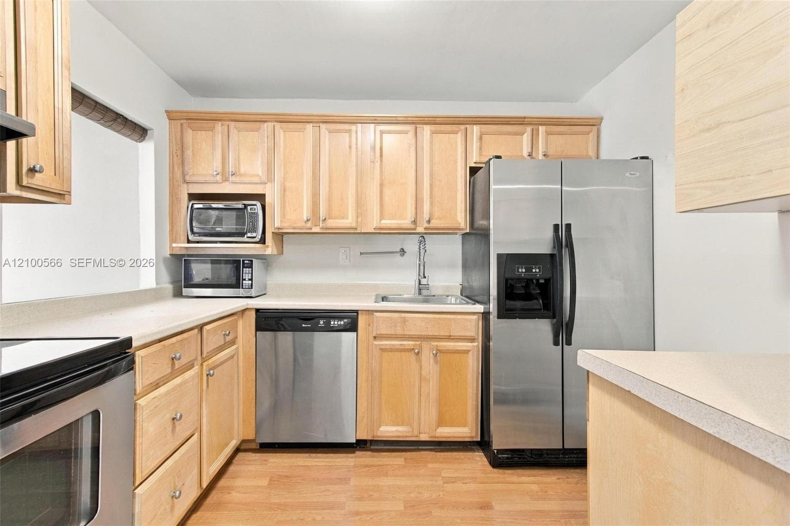 1000 Parkview Dr # 627, Hallandale Beach FL 33009