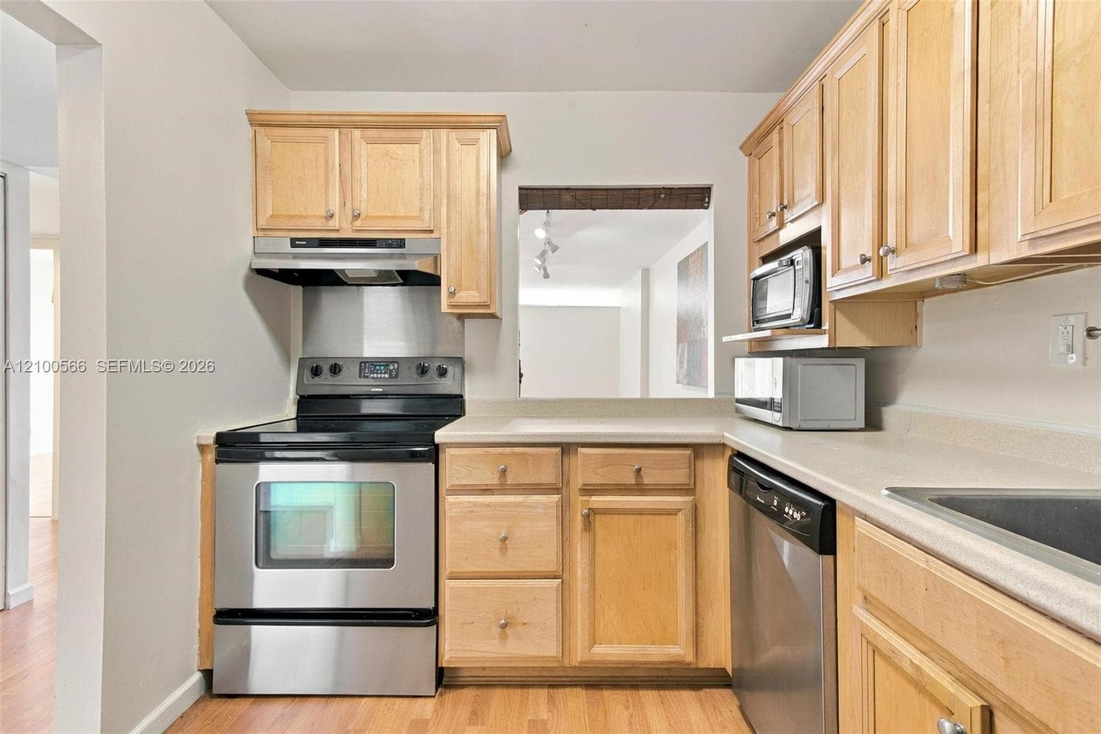 1000 Parkview Dr # 627, Hallandale Beach FL 33009