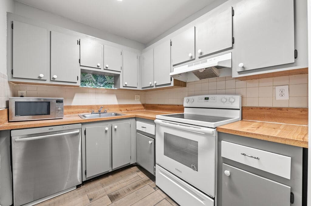 3720 N Pine Island Road N # 330, Sunrise FL 33351