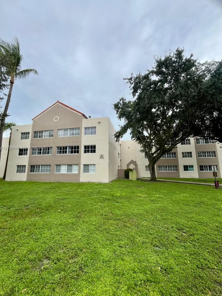6115 NW 186th St # 301, Hialeah FL 33015