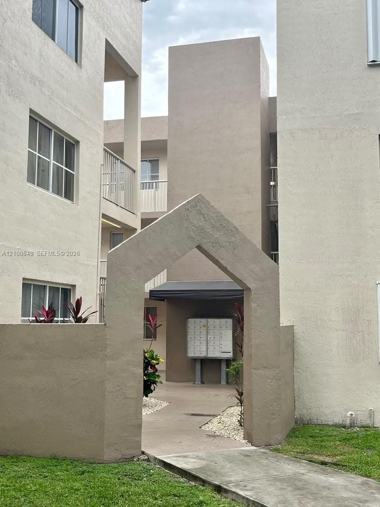 6115 NW 186th St # 301, Hialeah FL 33015