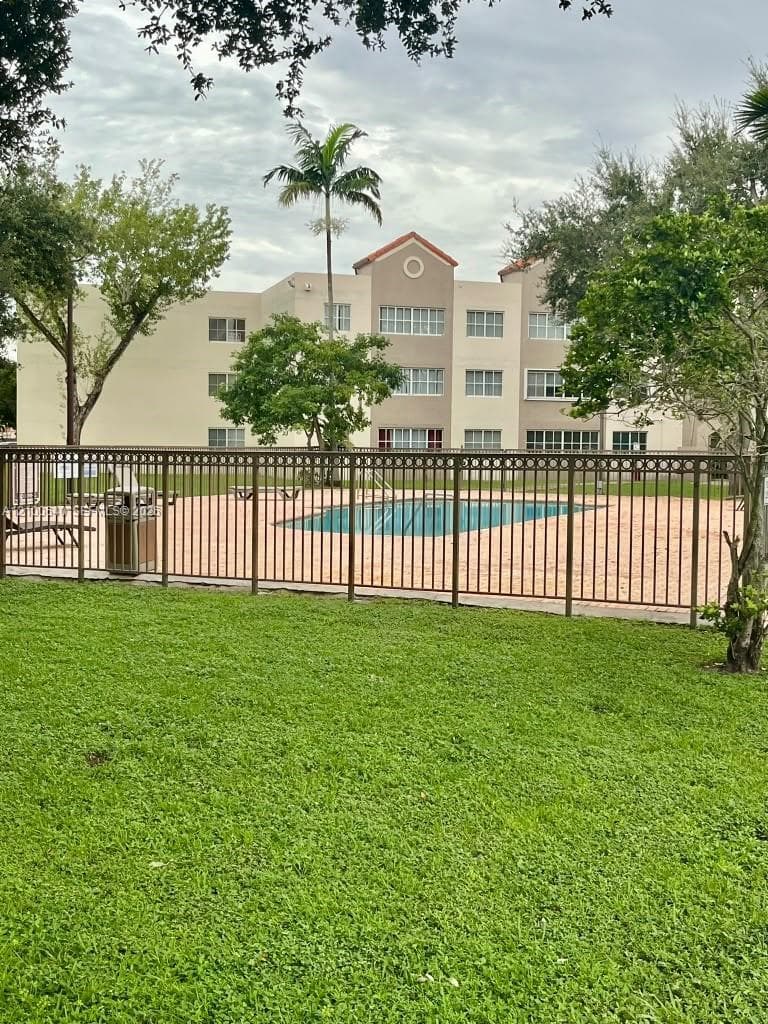 6115 NW 186th St # 301, Hialeah FL 33015