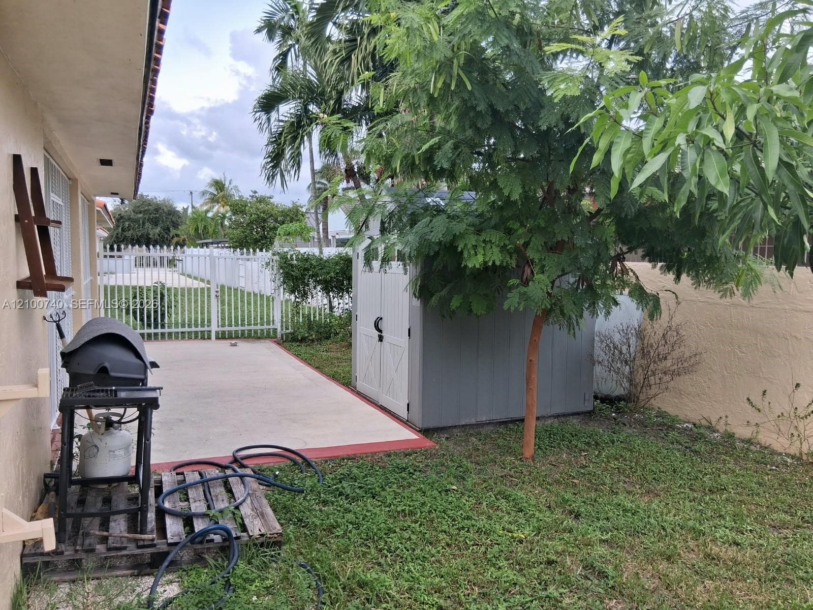 7557 W 4th Ln, Hialeah FL 33014
